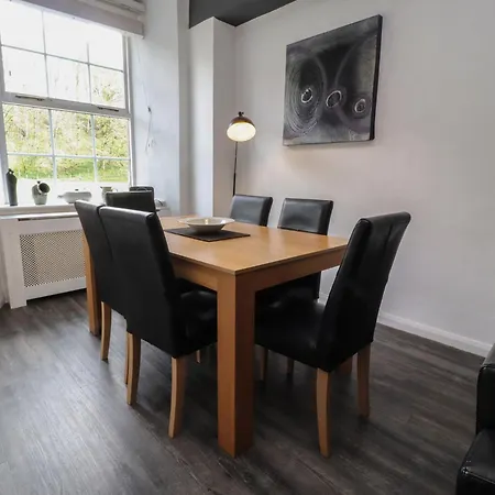 2 Riverside Walk Apartment *
