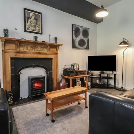 2 Riverside Walk Apartment *
