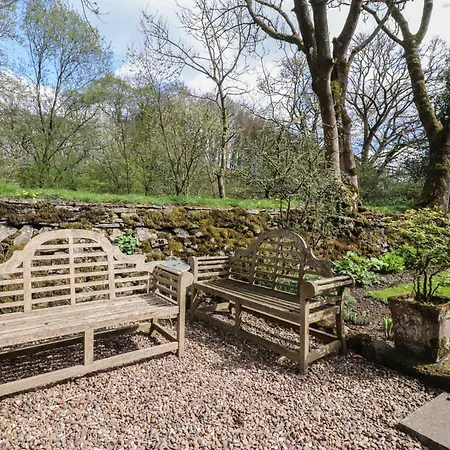 2 Riverside Walk Airton