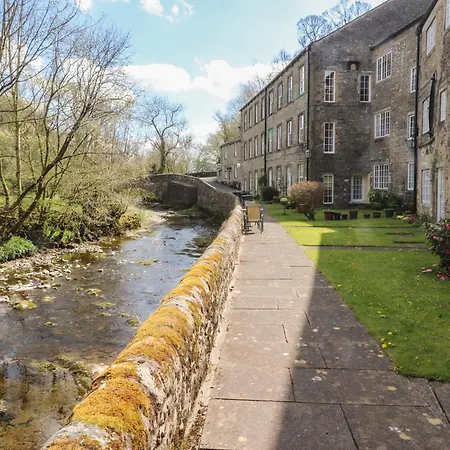 2 Riverside Walk Apartment *