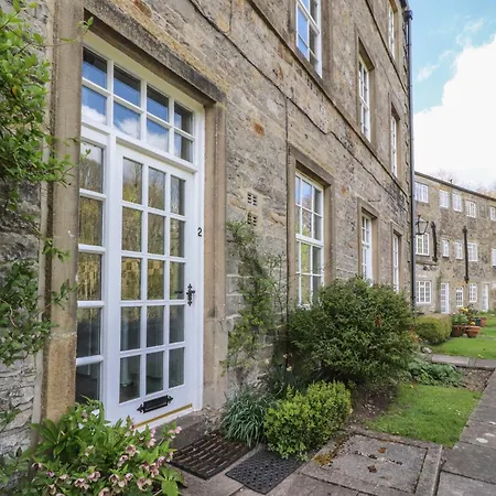 2 Riverside Walk * Airton