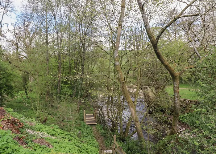 2 Riverside Walk 公寓